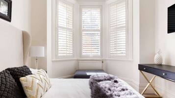 10 bedrooms, desk, iron/ironing board, travel cot