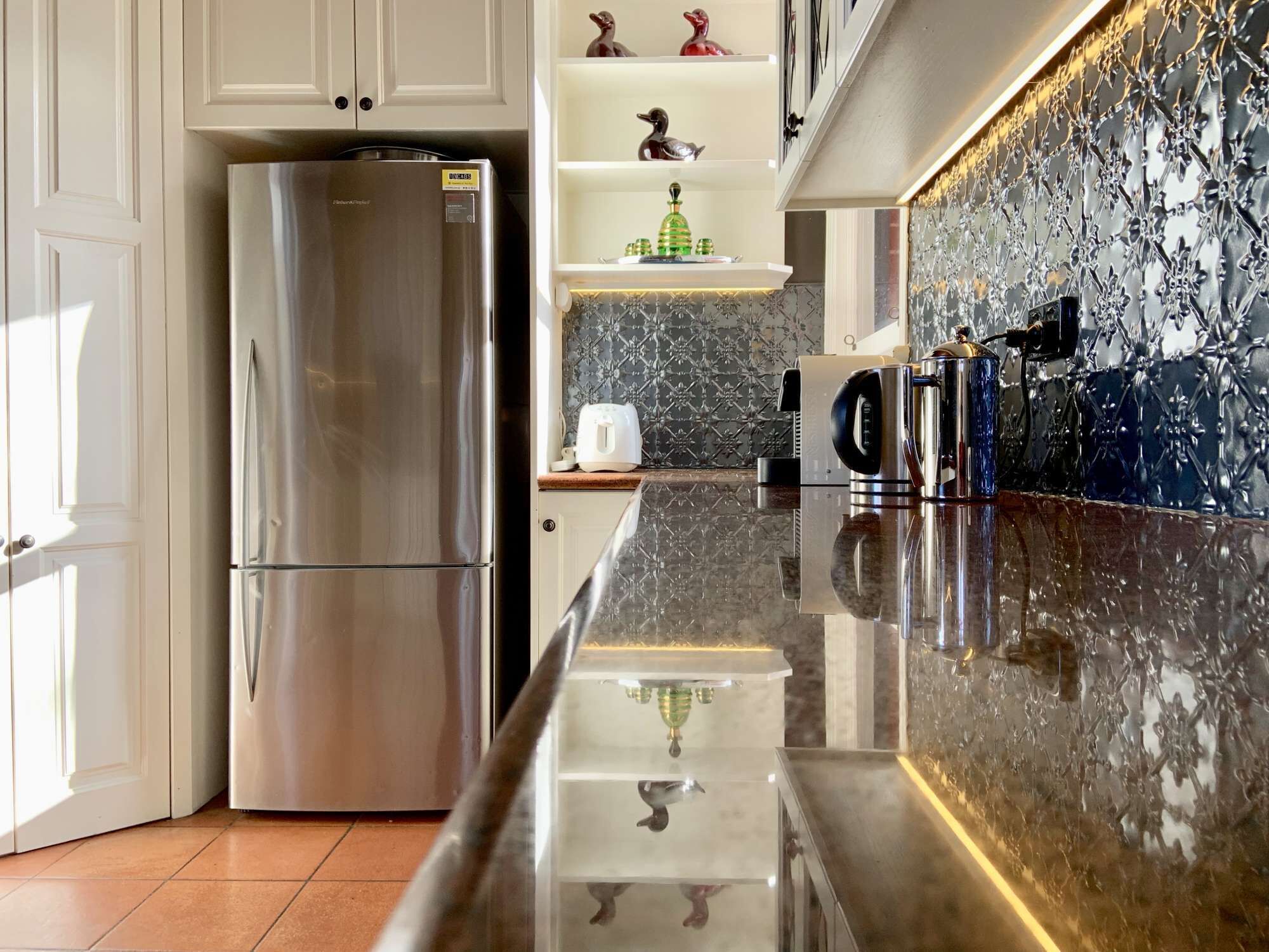 94 Highett - Luxury Holiday House in the Inner City with COVID guarantee — image 7