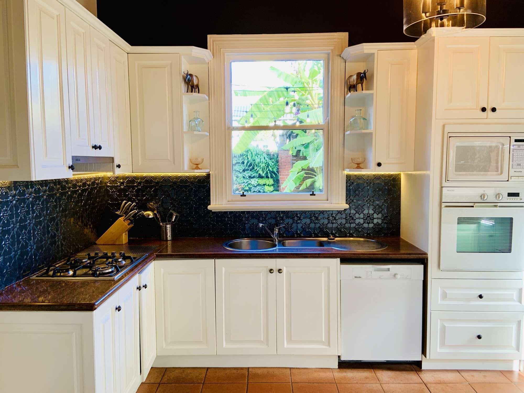 94 Highett - Luxury Holiday House in the Inner City with COVID guarantee — image 8