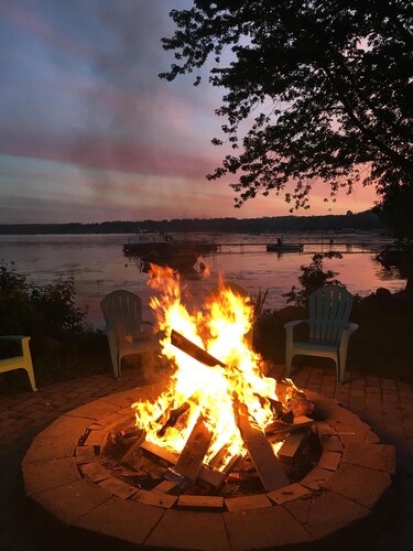 Moderne 300 ft Seeufer mit Pool