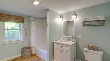 Articles de toilette gratuits, sèche-cheveux, serviettes fournies