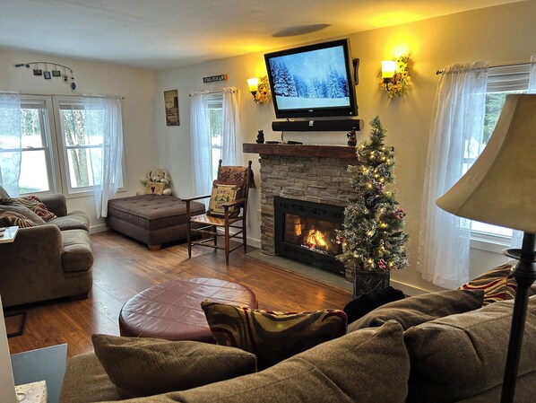 Smart TV, chimenea, Netflix y reproductor de DVD 