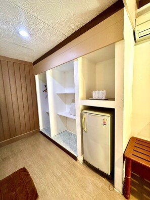 Basic Triple Room ( 3 Single Beds)
