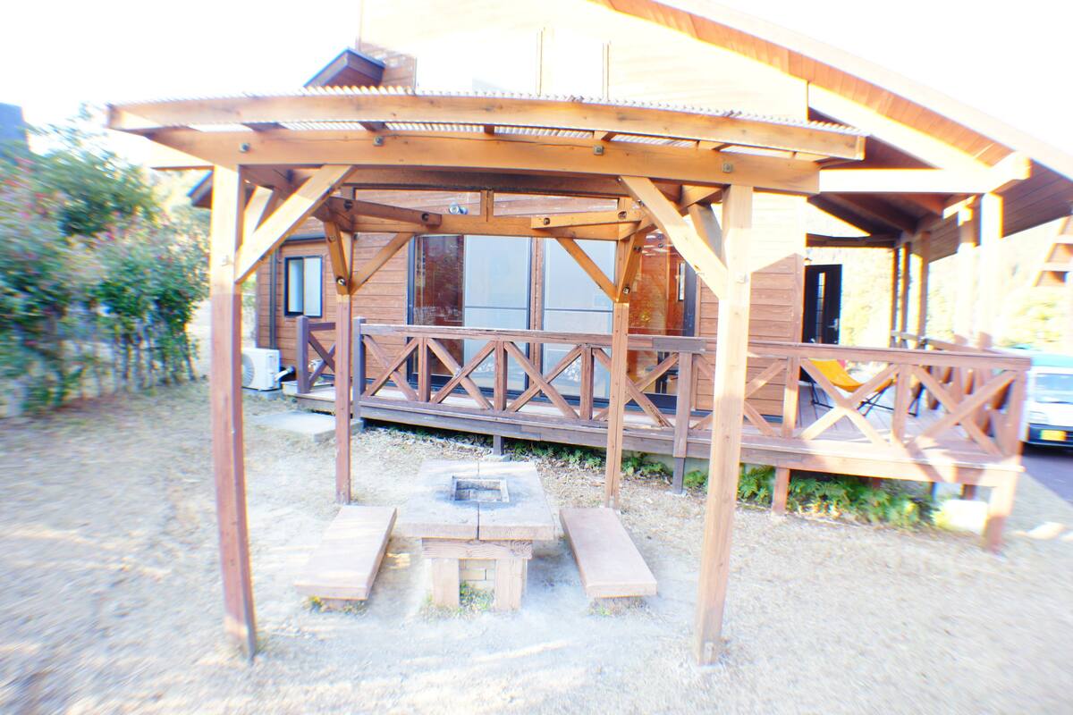 Cabaña (Log House,ONLY SLEEPING BAGS PROVIDED)