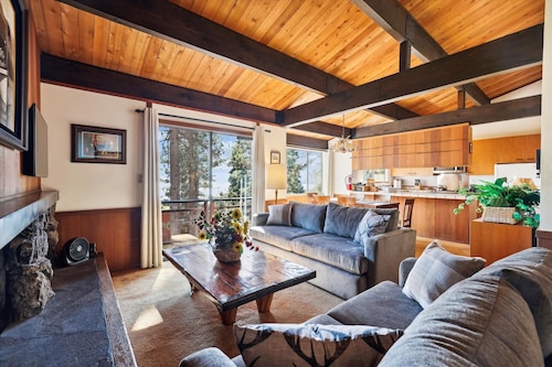 Parkin's Dollar Point Rustic Cabin