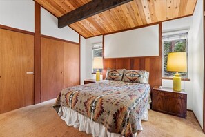 4 bedrooms, desk, WiFi