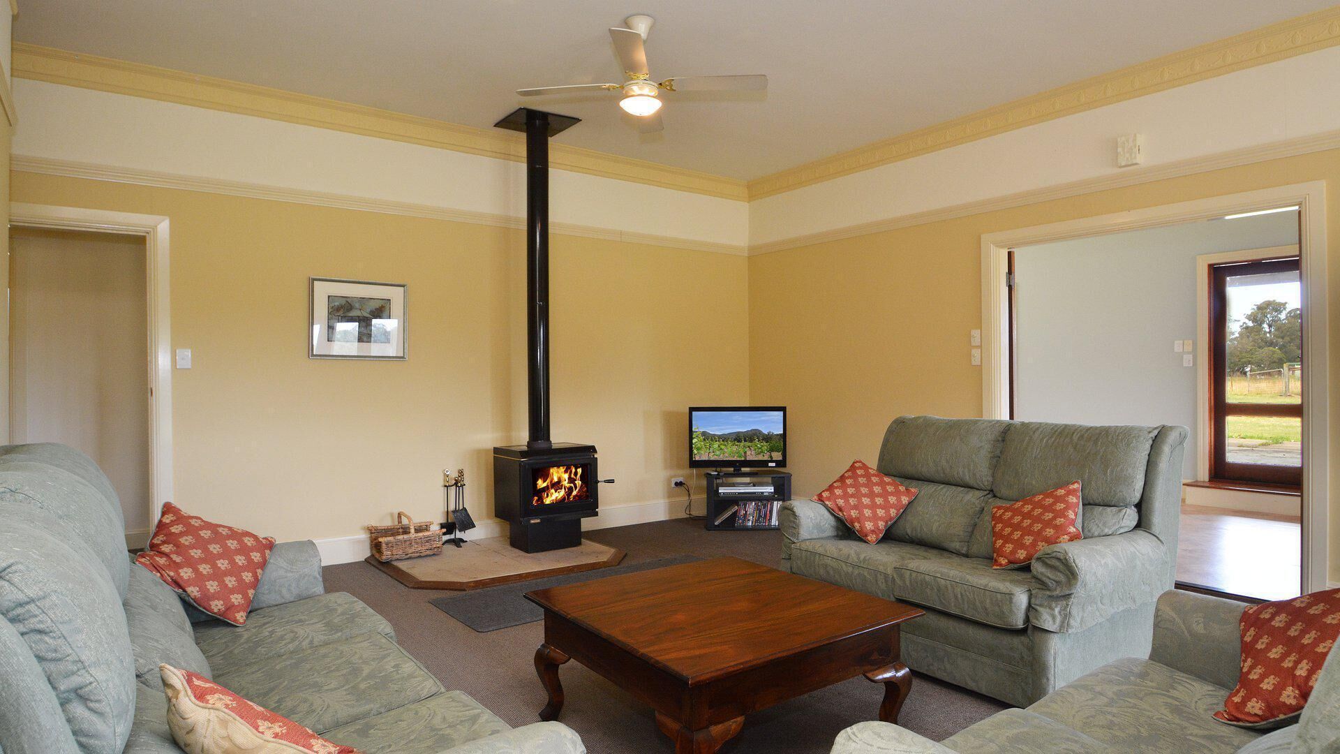 Grasmere Estate Homestead - hear the Lions roar from nearby Hunter Valley Zoo