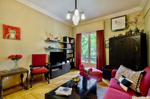 Smart-TV, DVD-Player, Bücher
