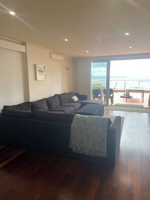 Smart TV, fireplace, Netflix, DVD player