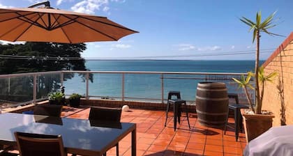 COWES BEACHFRONT RETREAT - WiFi + Netflix