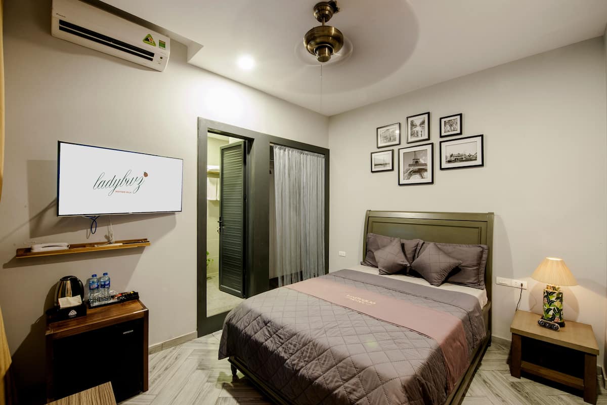 Premium Double Room, 1 Queen Bed, Balcony, City View