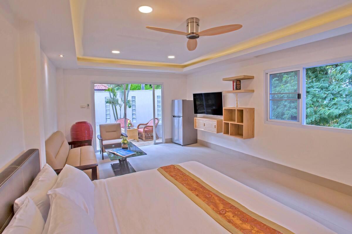 superior double room | minibar, in-room safe, blackout curtains, free wifi