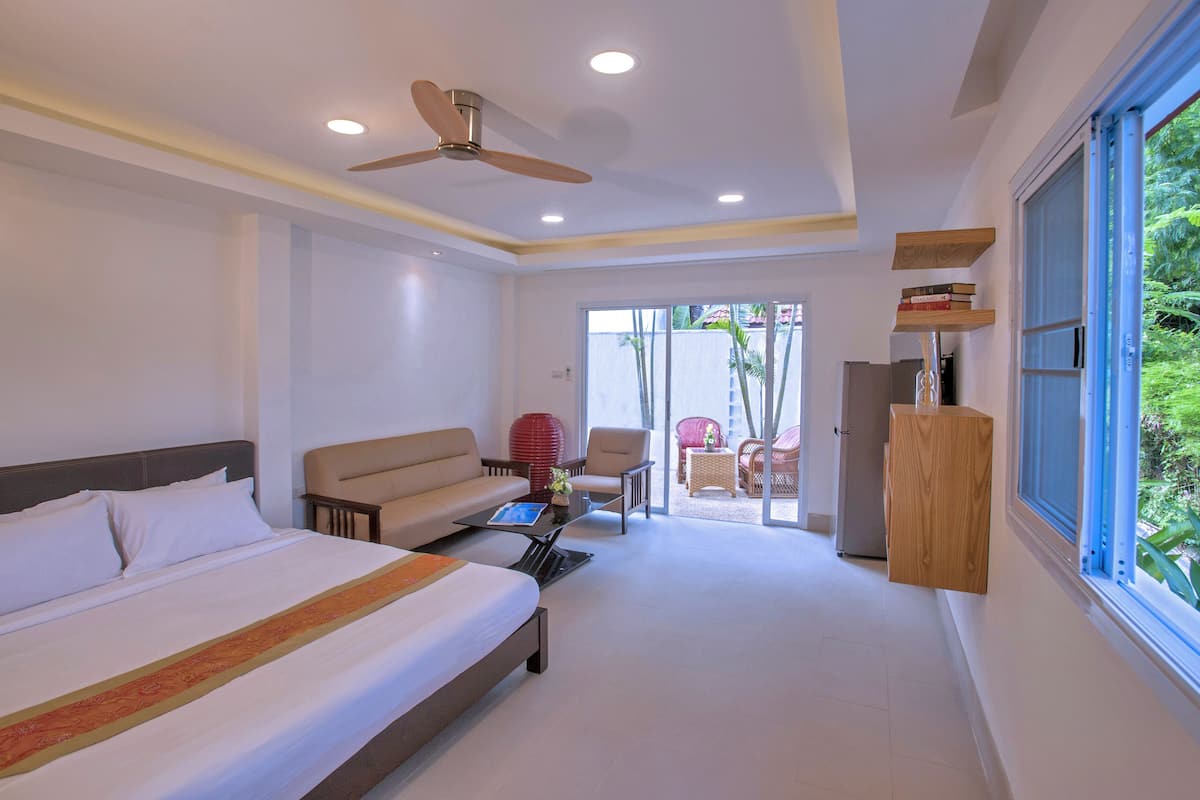 superior double room | minibar, in-room safe, blackout curtains, free wifi
