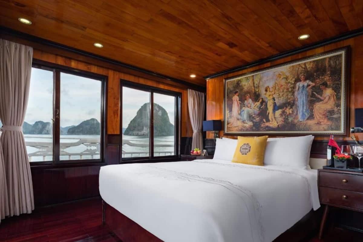 Quarto casal ou duplo luxo, vista para o mar | Frigobar, cofres nos quartos, escrivaninha