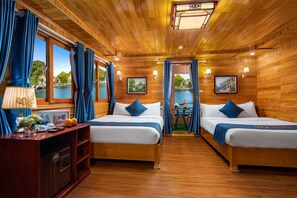 Kamar Double atau Twin Deluks (Deluxe) | Minibar, brankas, meja kerja, dan ruang kerja ramah laptop