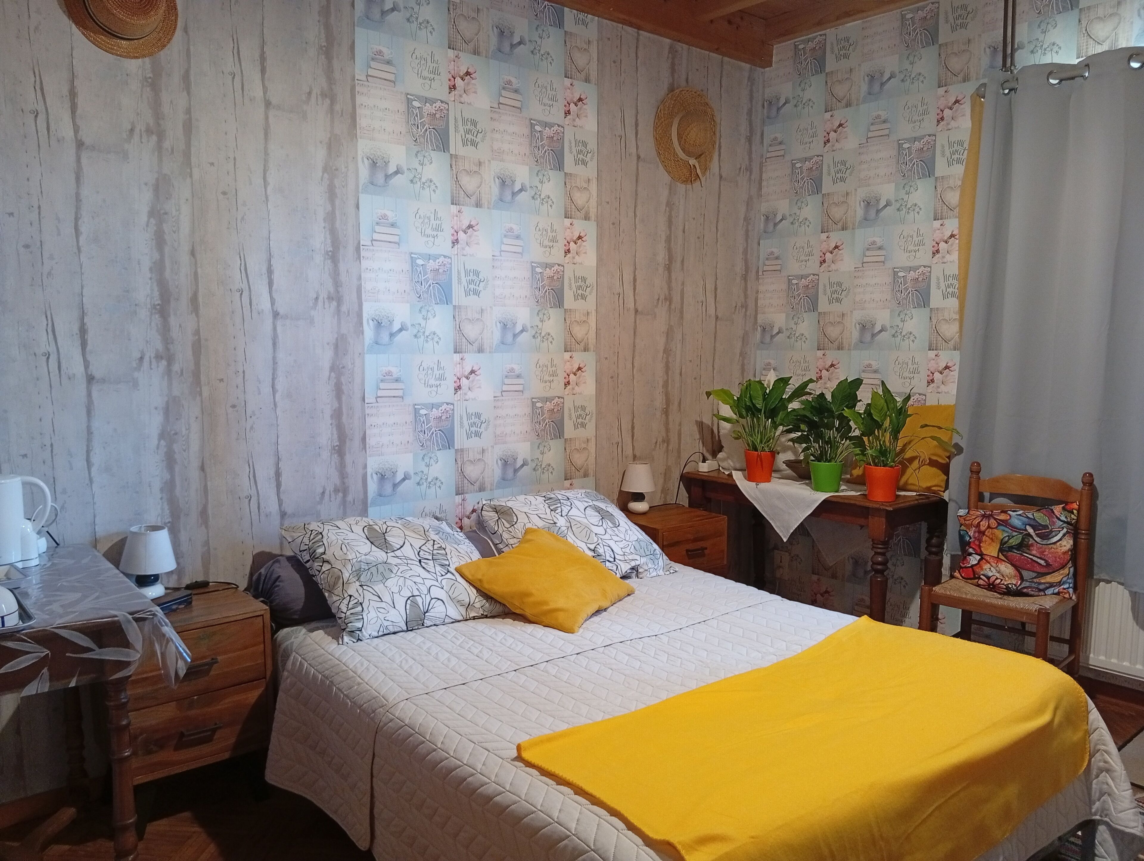 1 Schlafzimmer, Schreibtisch, Bügeleisen/Bügelbrett, Reisekinderbett