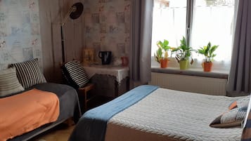 1 Schlafzimmer, Schreibtisch, Bügeleisen/Bügelbrett, Reisekinderbett