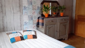 1 Schlafzimmer, Schreibtisch, BĂŒgeleisen/BĂŒgelbrett, Reisekinderbett