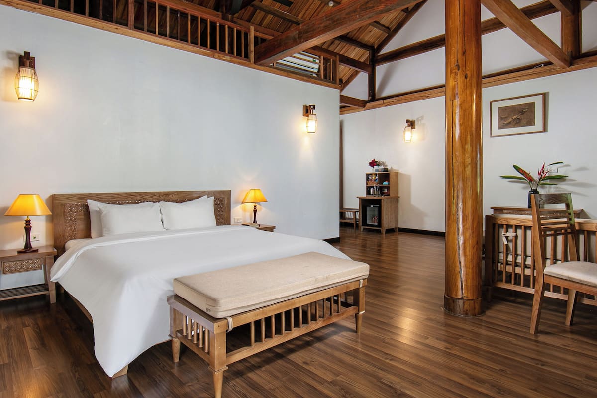 Executive Suite | 1 bedroom, premium bedding, down comforters, in-room safe