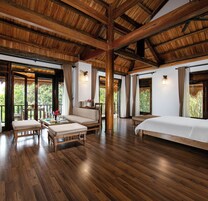 Executive Suite | Living area