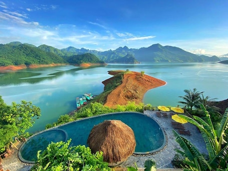 Exterior. Mai Chau Hideaway Lake Resort