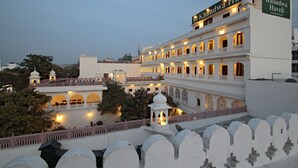 A multi-story building with a sign reading "Khandwa Haveli". - Khandwa Haveli (Jaipur)