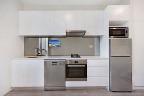 スイート (1) | 専用キッチン | 大型冷蔵庫、電子レンジ、コンロ、食器洗い機
