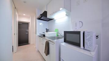 Fridge, microwave, stovetop, electric kettle