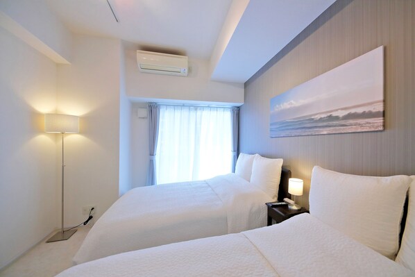 1 bedroom, desk, laptop workspace, blackout drapes - Grandouce Temma-Higashi (Osaka)