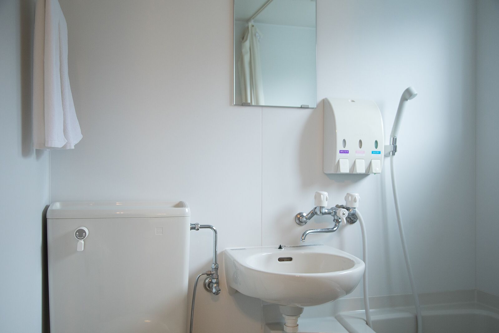 combined shower/bathtub, free toiletries, hair dryer, slippers