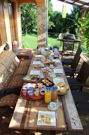 Outdoor dining - Far away and yet close (Polány)