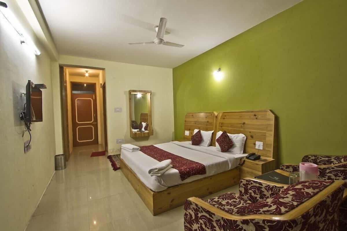 Deluxe Duplex, 1 Double Bed, Smoking | Rollaway beds, free WiFi, bed sheets
