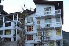 Front of property - Vacanza Himalayan (Manali)