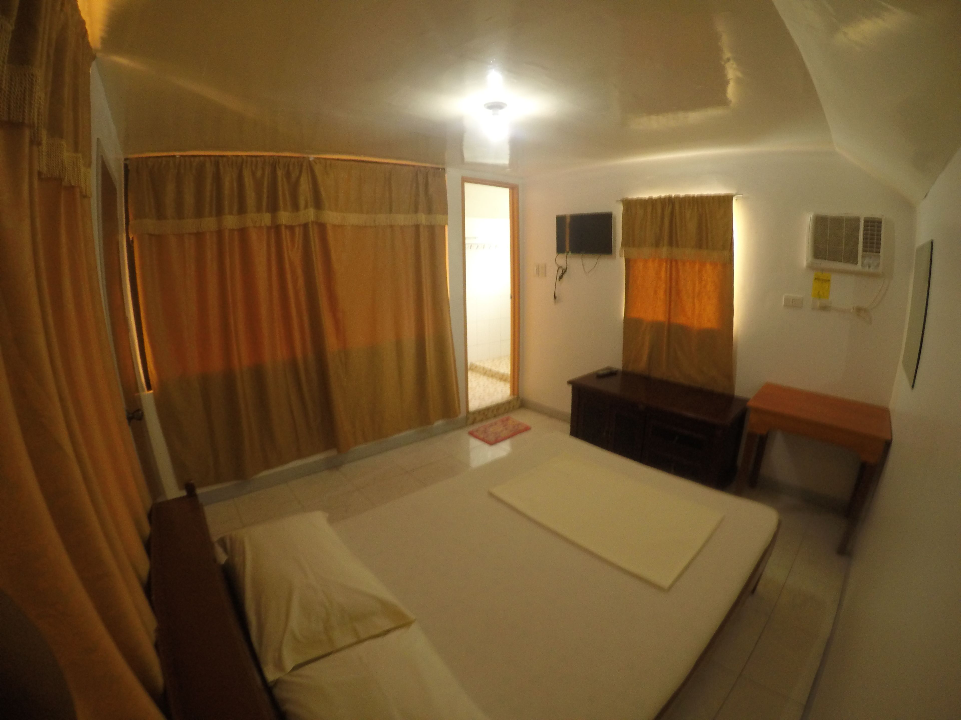 Habitación estándar ( AC ) | Escritorio, wifi gratis, ropa de cama