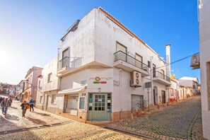 Exterior - A13 - Ultra central studio (Lagos)