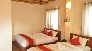 Desk, iron/ironing board, WiFi (free) - Hotel The Doors (Kathmandu)