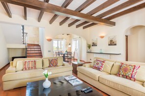 Fernseher, DVD-Player, Bücher