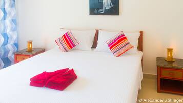 Quarto luxo | Frigobar, cofres nos quartos, escrivaninha, Wi-Fi de cortesia