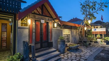 Pintu masuk properti