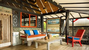 Jemeluk - Beachfront | Terrace/patio