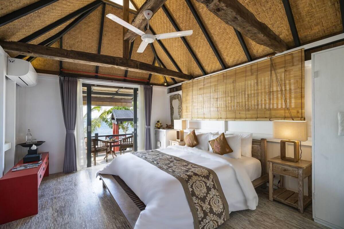 Premium bedding, in-room safe, blackout curtains, free WiFi