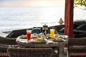 Café da manhã inglês todos os dias mediante uma taxa