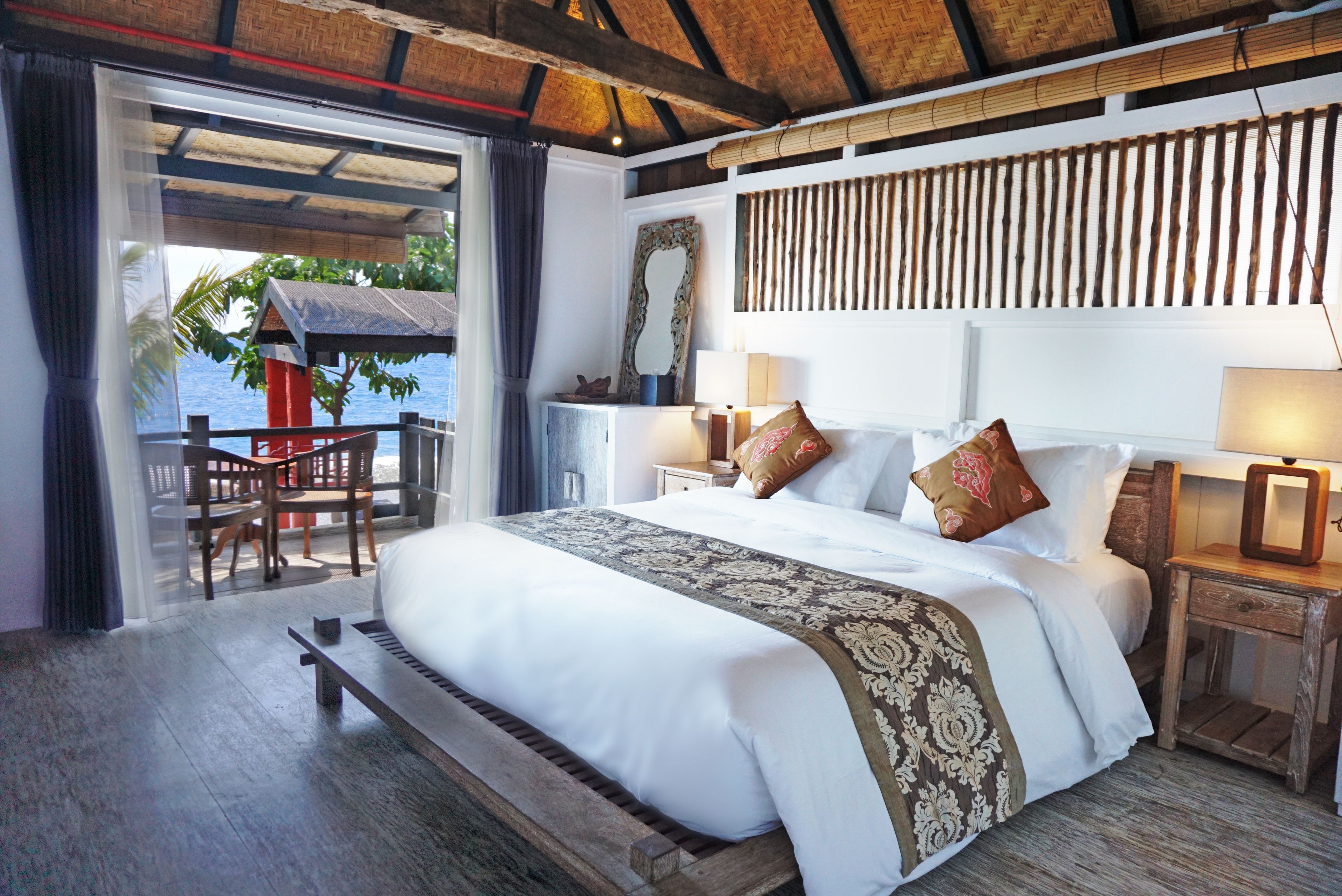 Amed - Beach Front (Upstairs) | Seprai premium, brankas, tirai kedap cahaya, dan Wi-Fi gratis