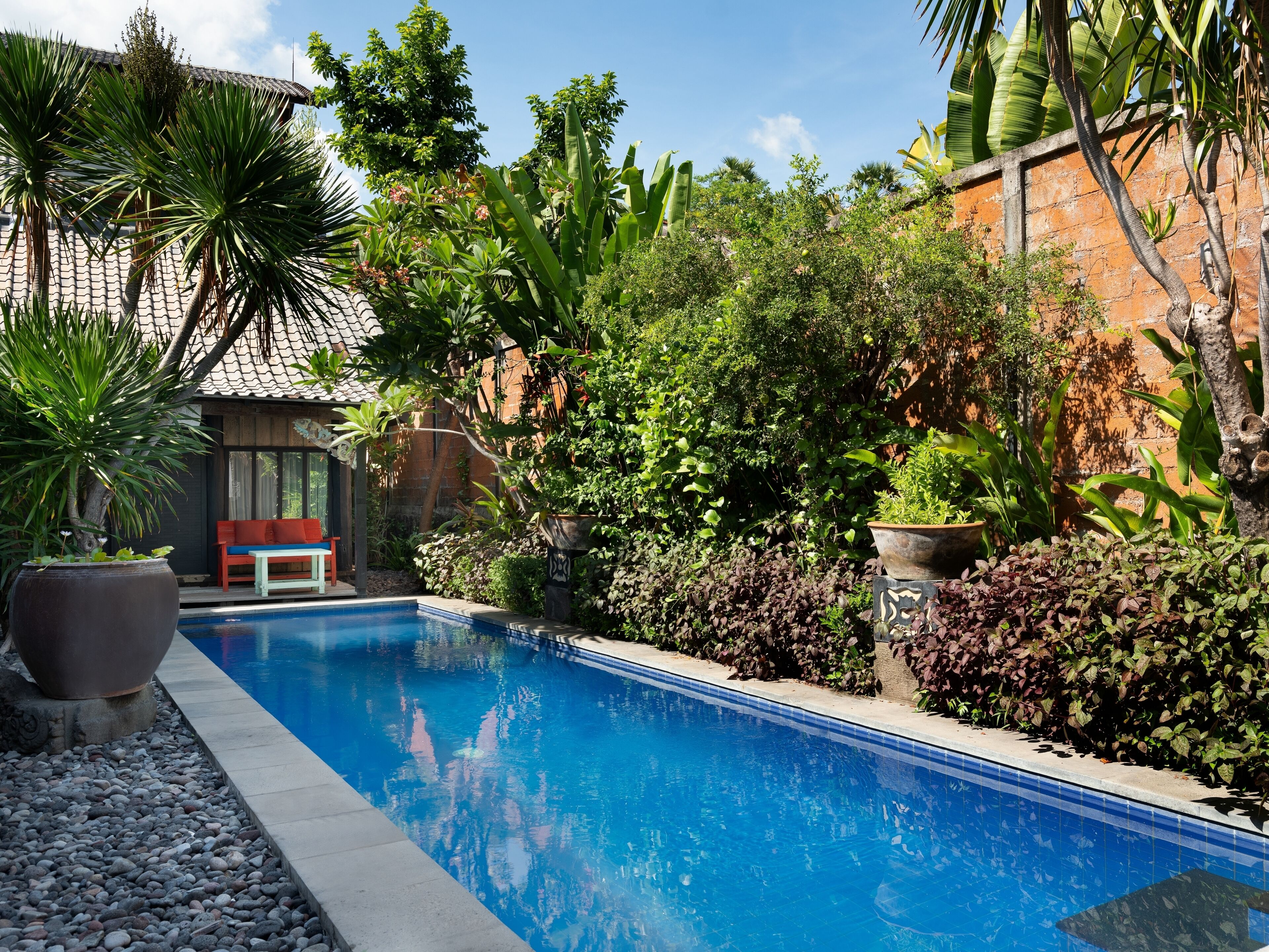 Habitación superior, acceso a la alberca (Tirta Gangga) | Vista desde la habitación