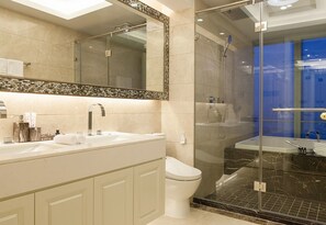 Premier Apartment with Sea View | Bathroom | Separate bathtub and shower, free toiletries, hair dryer, bathrobes