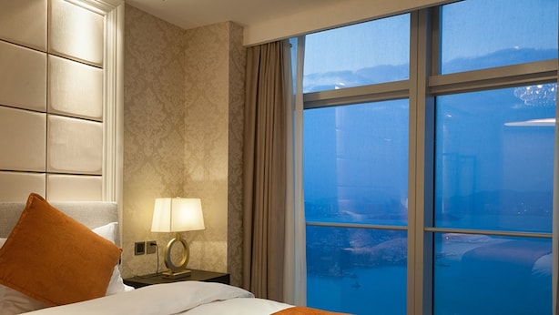 Căn hộ Premier | Minibar, két bảo mật tại phòng, bàn, màn/rèm cản sáng 