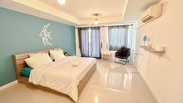 Standard Room with Shared Bathroom | Free WiFi, bed sheets - Turtle Rooms (Si Sunthon)