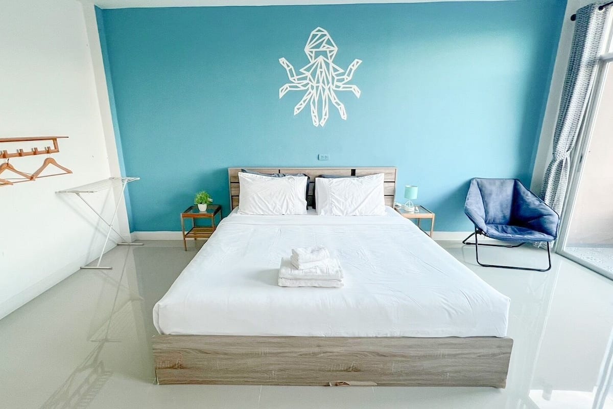 Standard Room with Shared Bathroom and Sofa Bed | Free WiFi, bed sheets