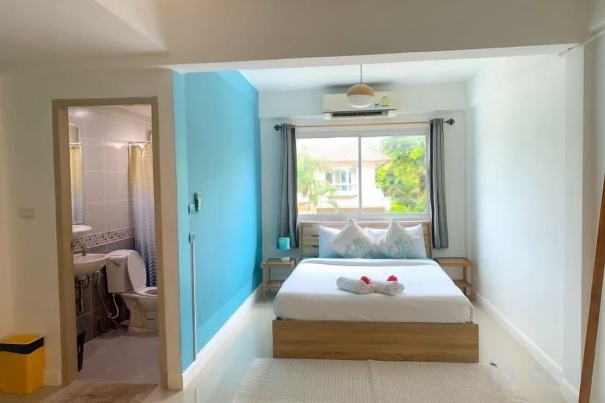 WiFi (free), bed sheets