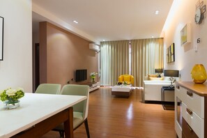 Superior-Suite | Wohnbereich | Fernseher